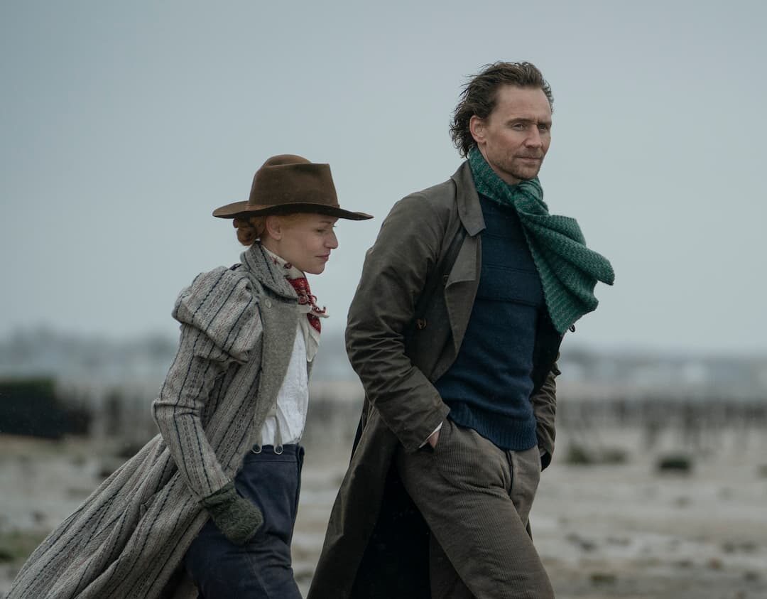 Apple revela las primeras imágenes de ‘The Essex Serpent’, su nueva serie con Claire Danes y Tom Hiddleston